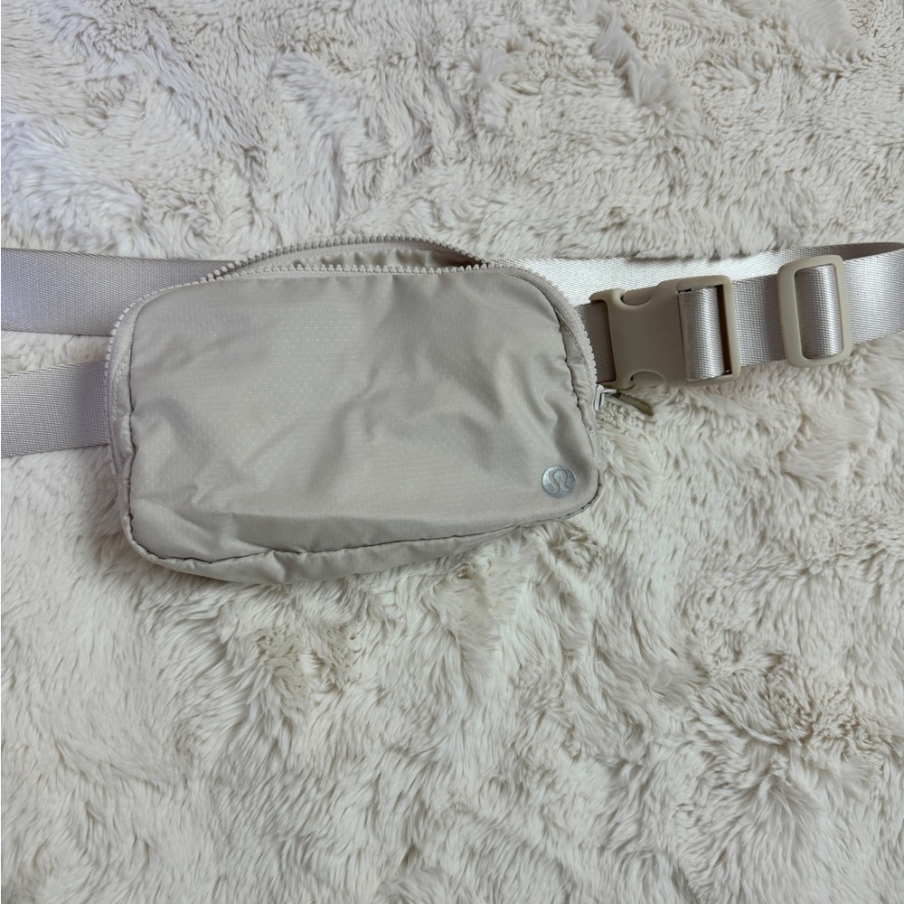 Lululemon belt bag